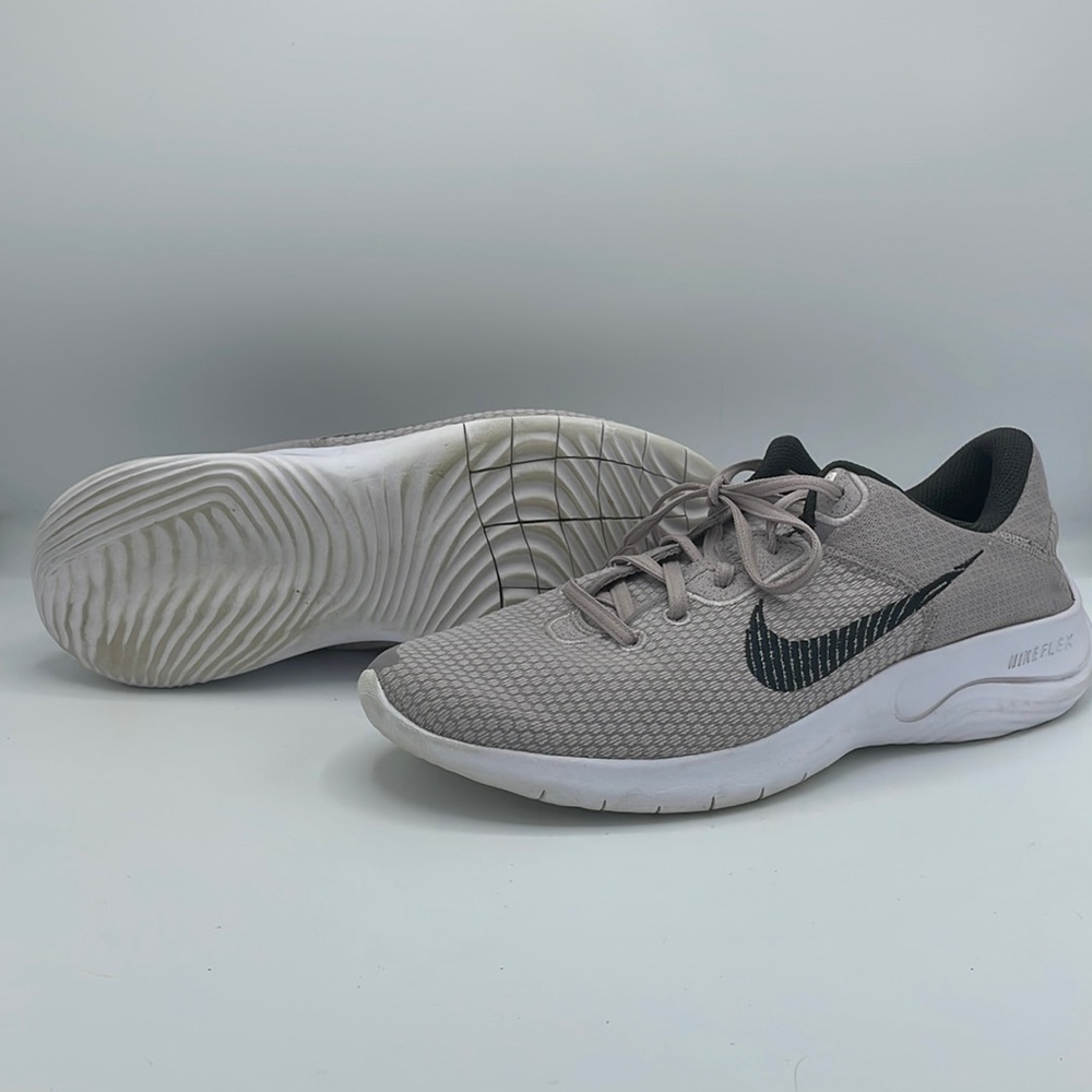 Nike Flex Experience Run shoes lavender size 11 women’s